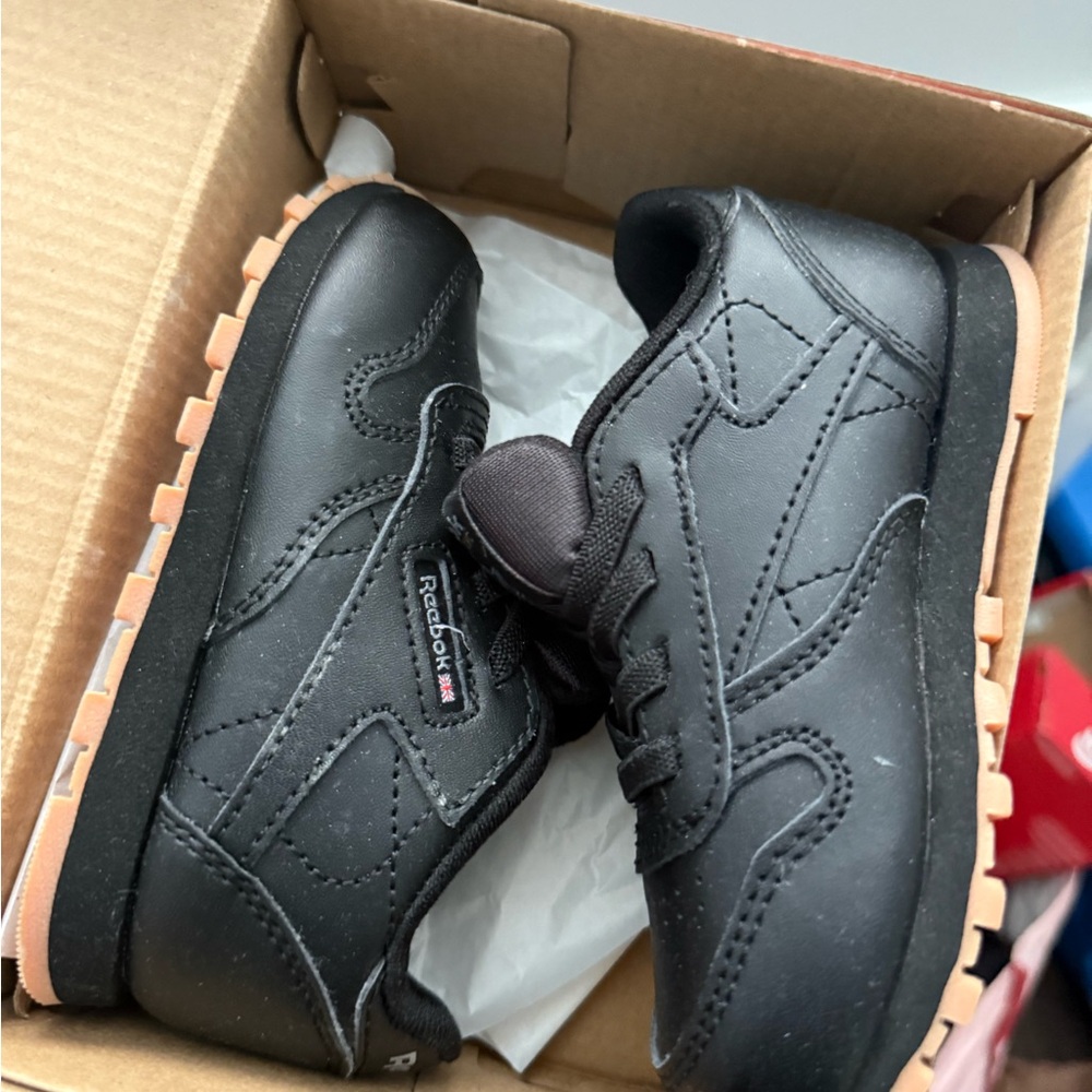 Reebok Black Sneakers for Everyday Style